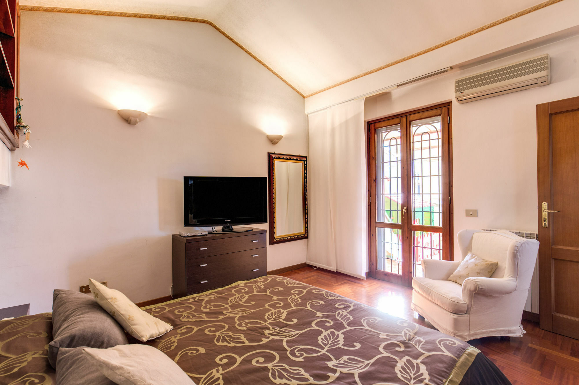 In Historic Apartamento Roma